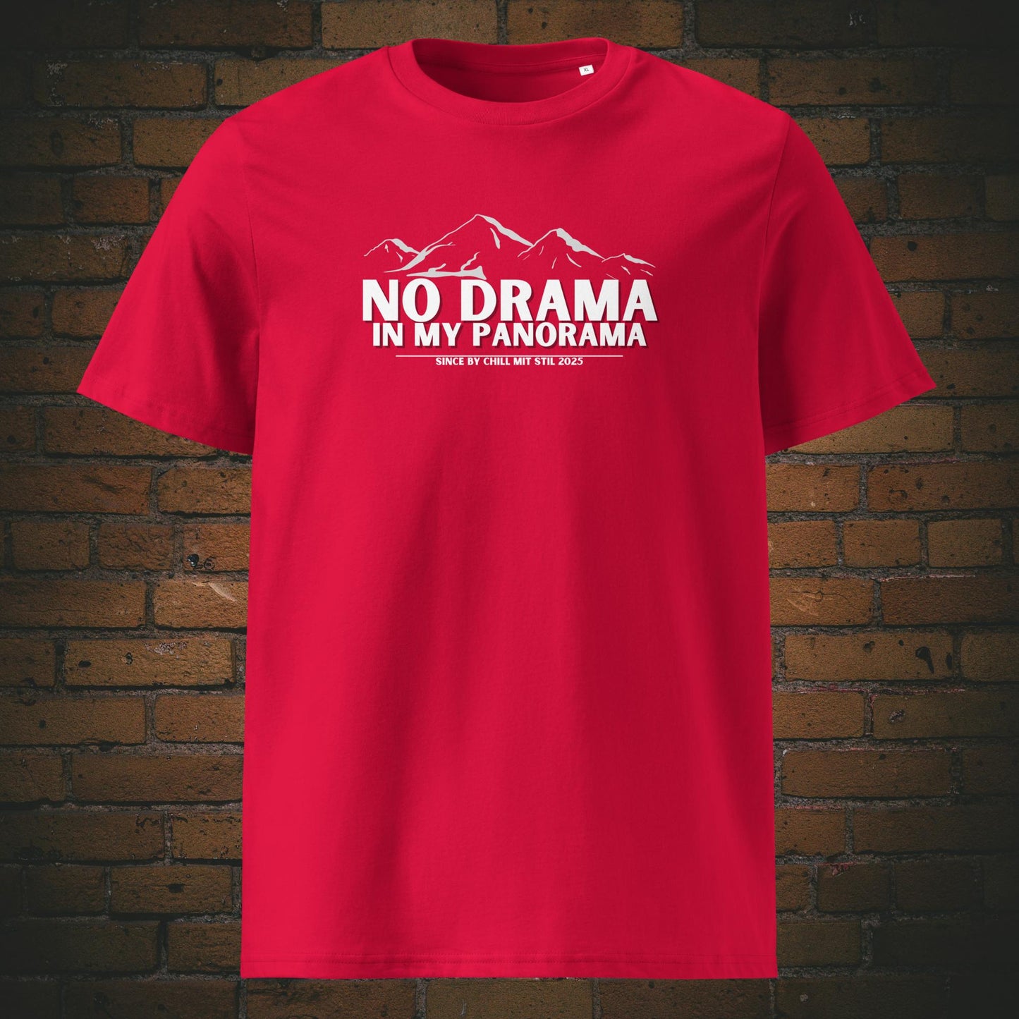 No Drama Shirt, Panorama T-Shirt Berge, Bio T-Shirt mit Statement, Unisex Shirt mit Bergmotiv, Fair Fashion mit Haltung, Weißes Sprüche T-Shirt, Veganes Streetwear Shirt, Achtsamkeit Kleidung, Naturverbunden Mode, GOTS zertifiziertes Shirt, T-Shirt Chill mit Stil, Shirt gegen Stress, Statement T-Shirt mit Logo, Slow Fashion Print, Nachhaltige Mode mit Message