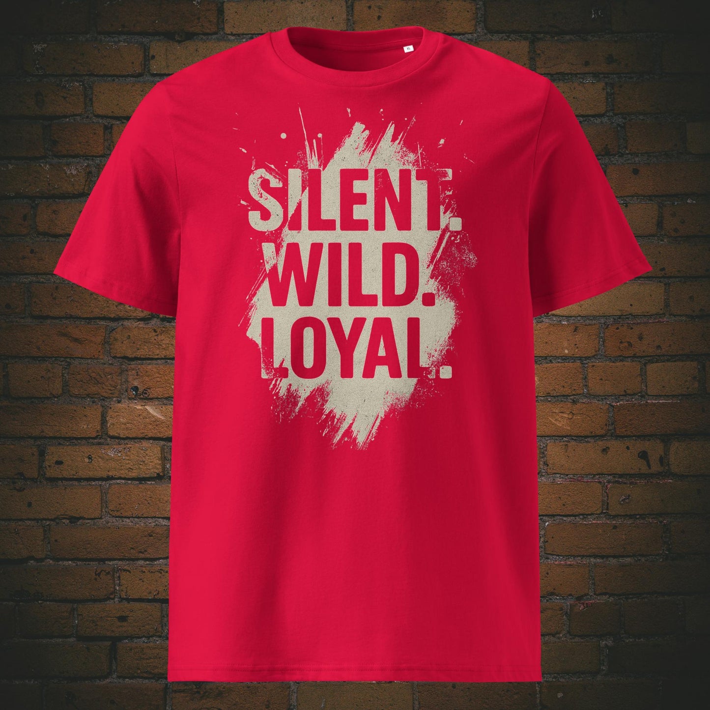 Modernes Statement-T-Shirt in roter Farbe mit kontrastreichem Typografie-Design und kraftvollen Worten, ideal für starke Persönlichkeiten.