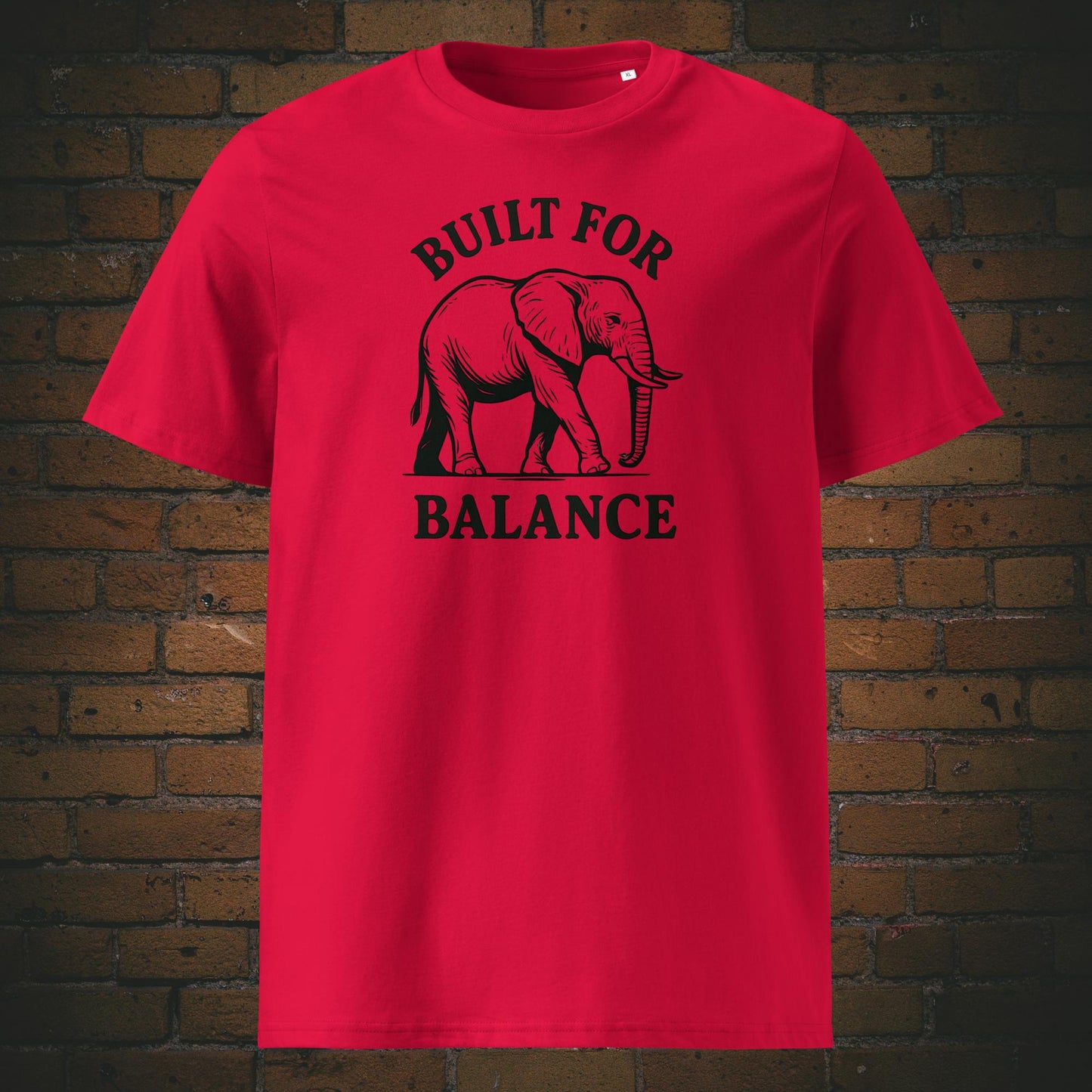 Elefanten-T-Shirt "Built for Balance" - Minimalistisch schwarz - Shirtfarbe: rot