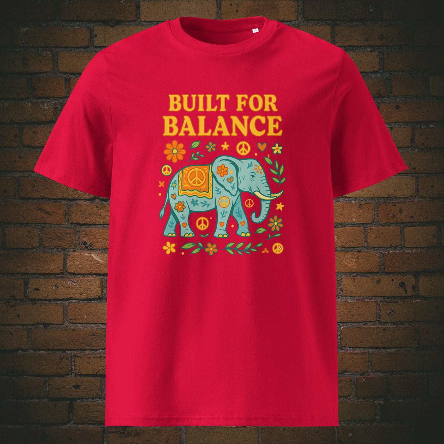 Hippie Shirt mit Elefanten und bunten Elementen und Spruch - T-Shirt hat die Farbe: rot