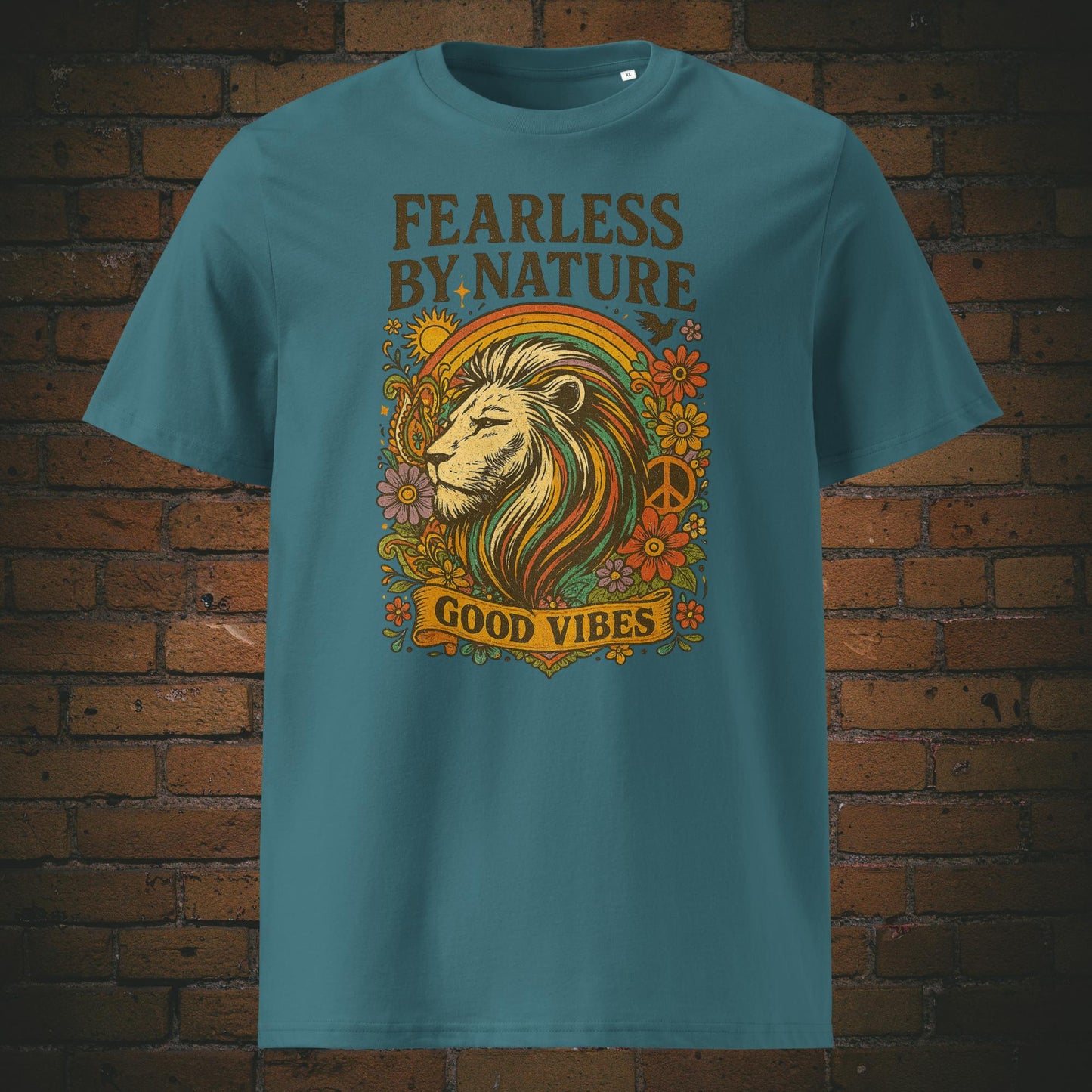 Löwenkopf mit Blumen im Hippie Style und Spruch - T-Shirt hat die Farbe: eisblau