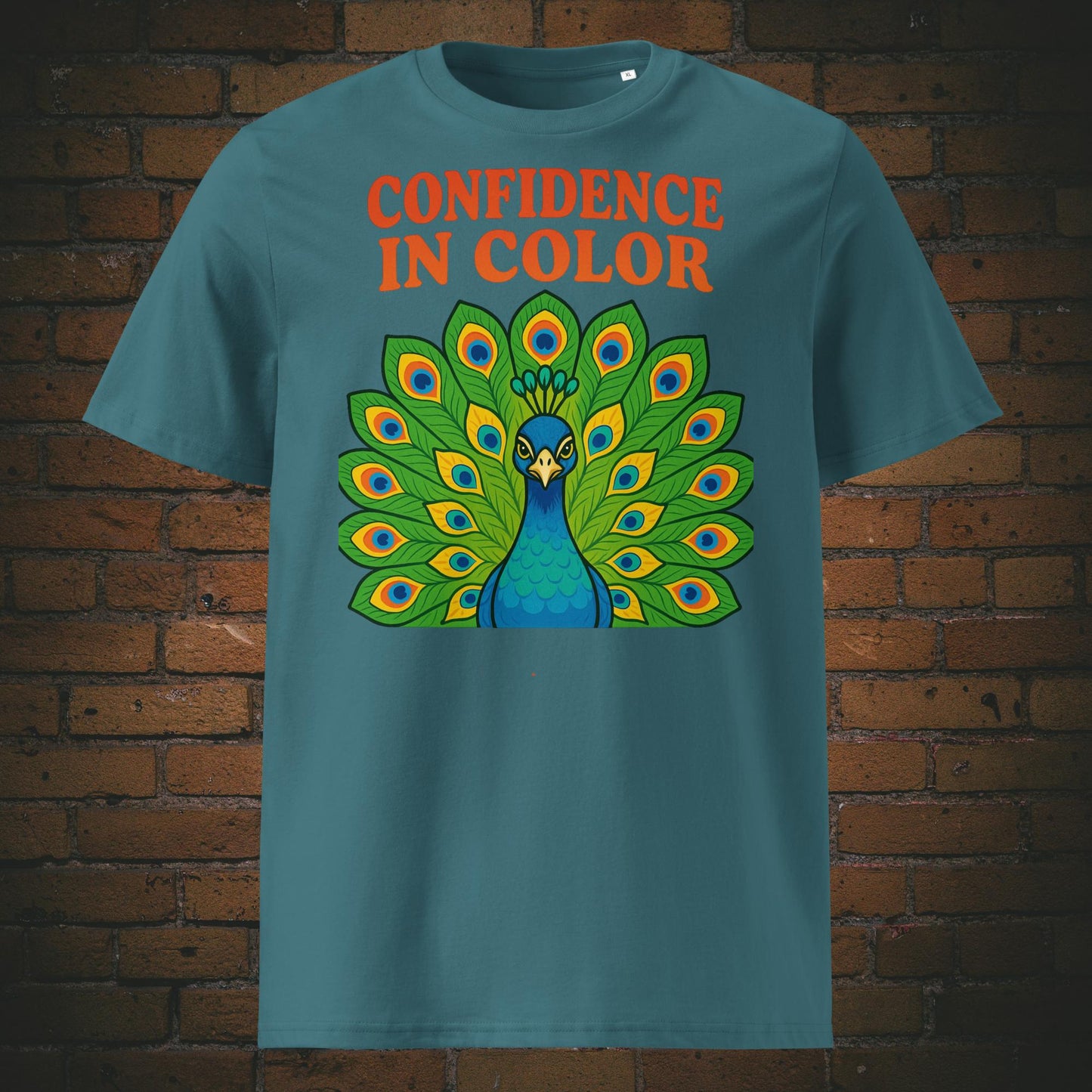Hippie Pfau Bio-T-Shirt – Confidence in Color Design, bunte Federn - Shirt in der Farbe: eisblau