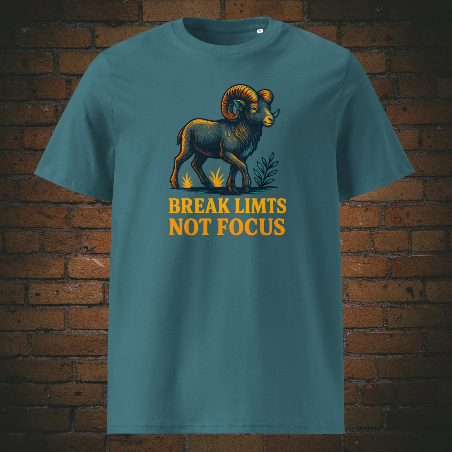 Urban Shirt mit Steinbock und Spruch - gedruckt auf der Farbe eisblau
