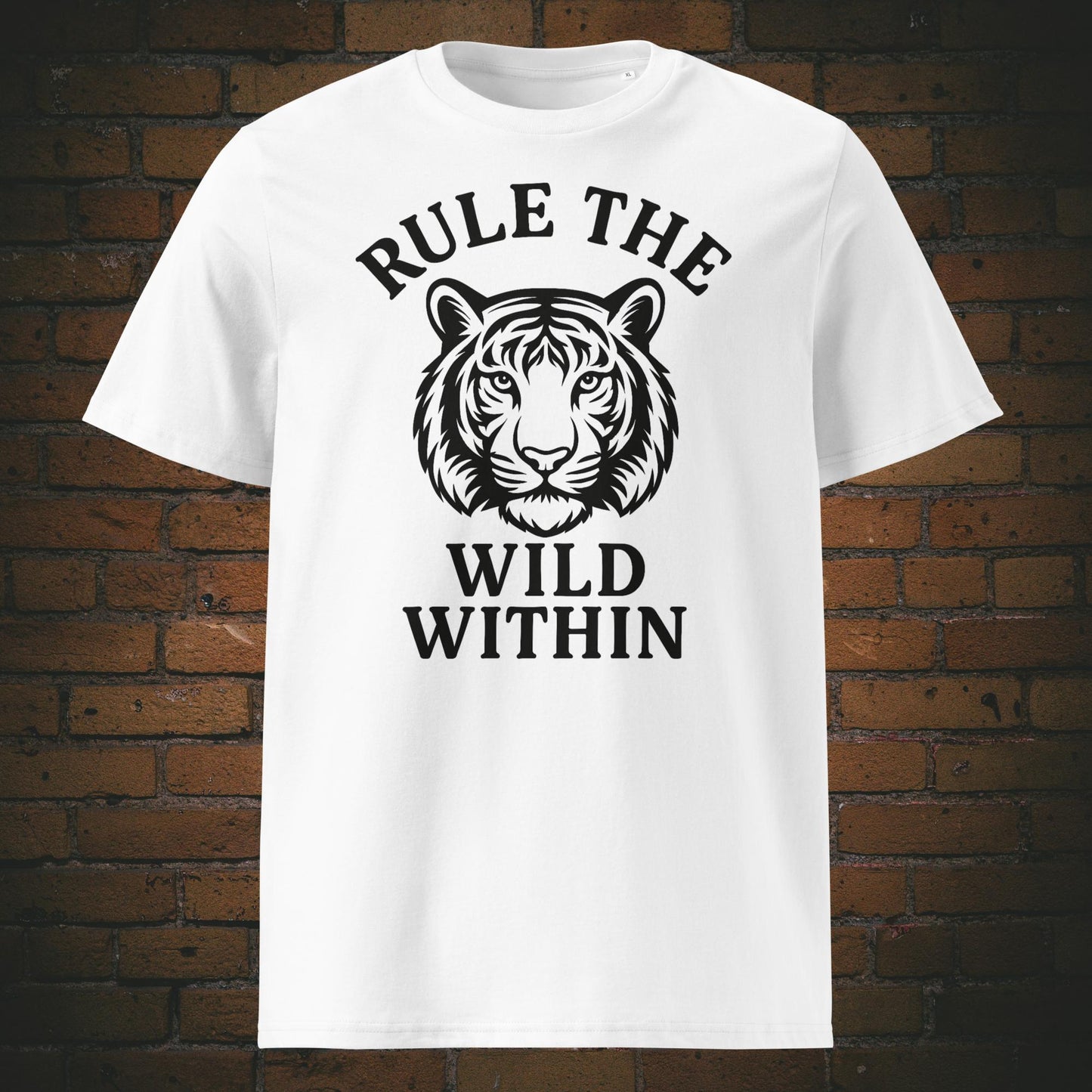 Rule the Wild Within Bio-T-Shirt – minimalistisches Tigerdesign mit Spruch - Shirtfarbe: weiß