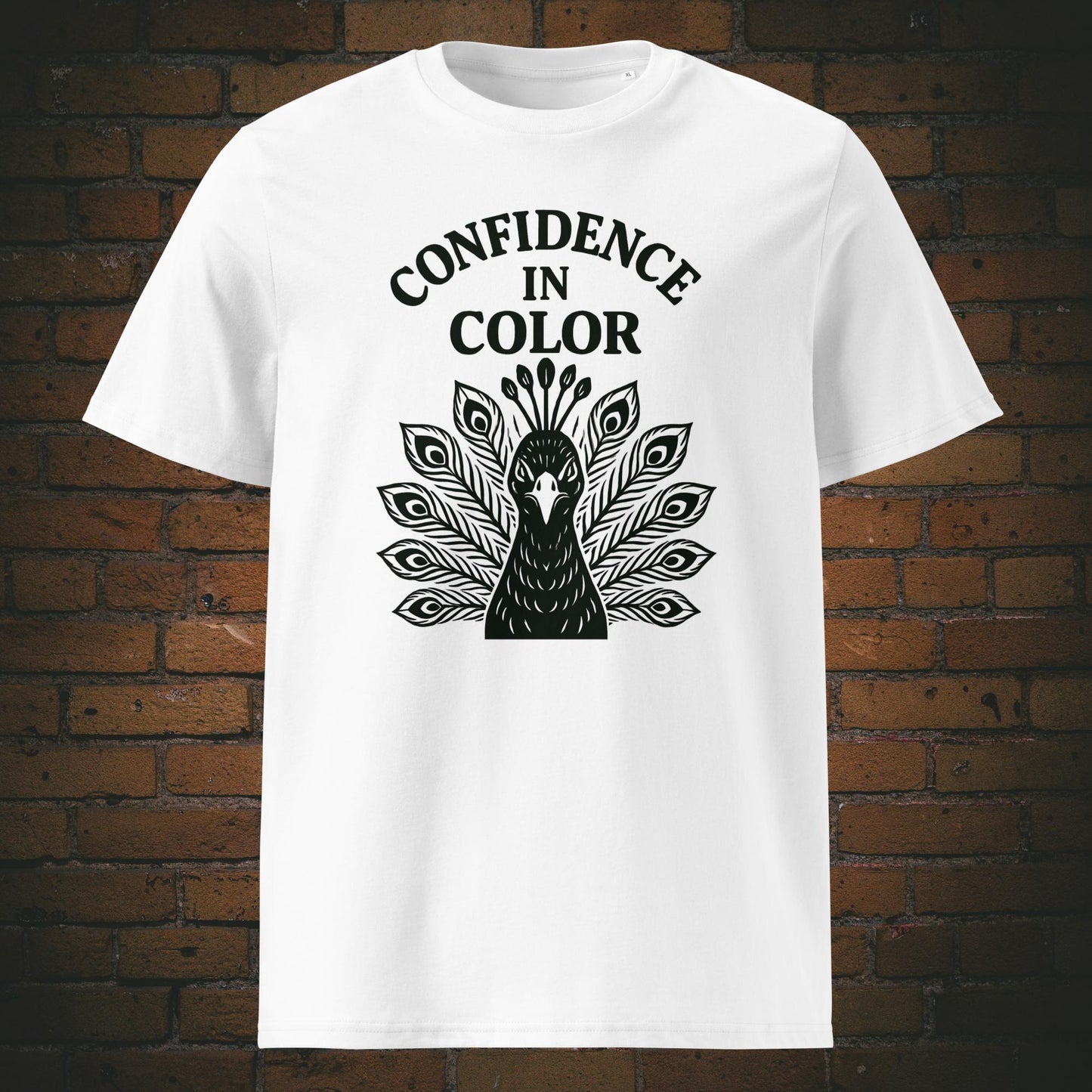 Krafttier Pfau Bio-T-Shirt – Confidence in Color Motiv in schwarz - Shirt hat die Farbe: weiß