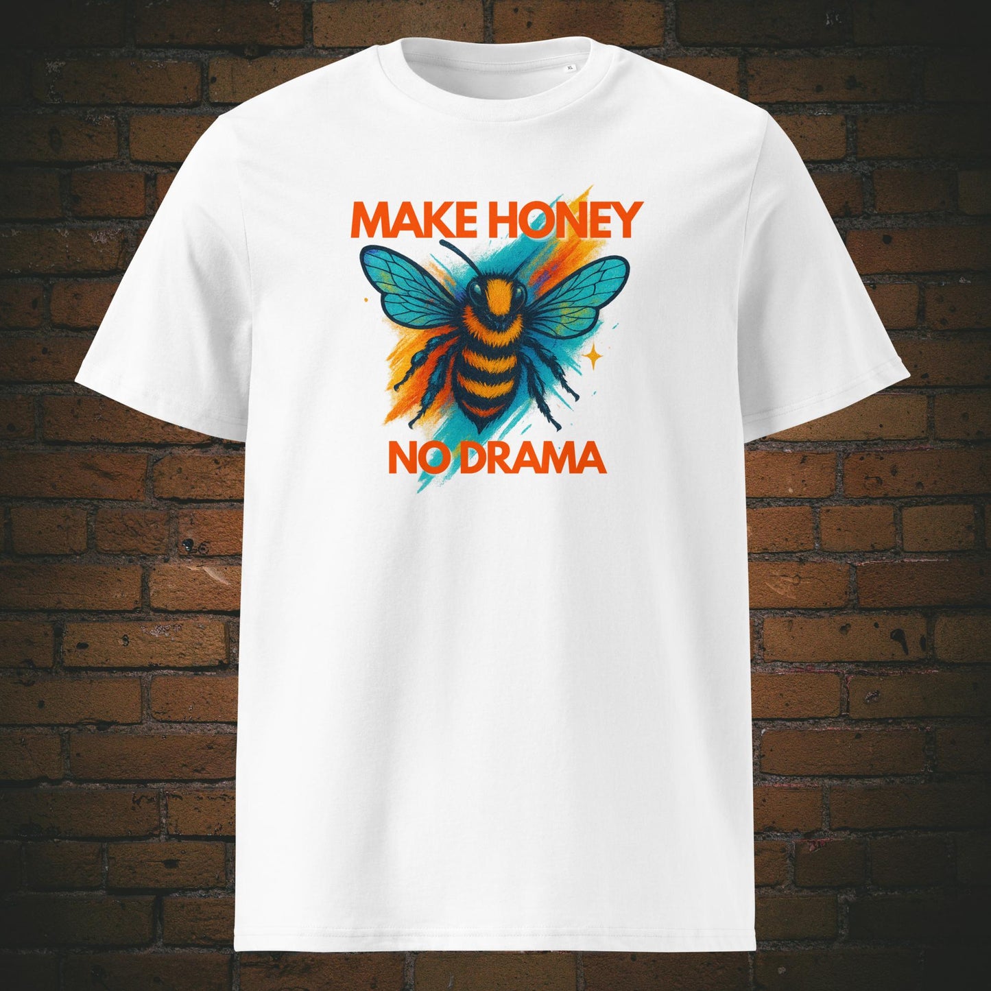 T-Shirt bedruckt mit einer bunten Biene im Urban Stil - Farbe: weiss