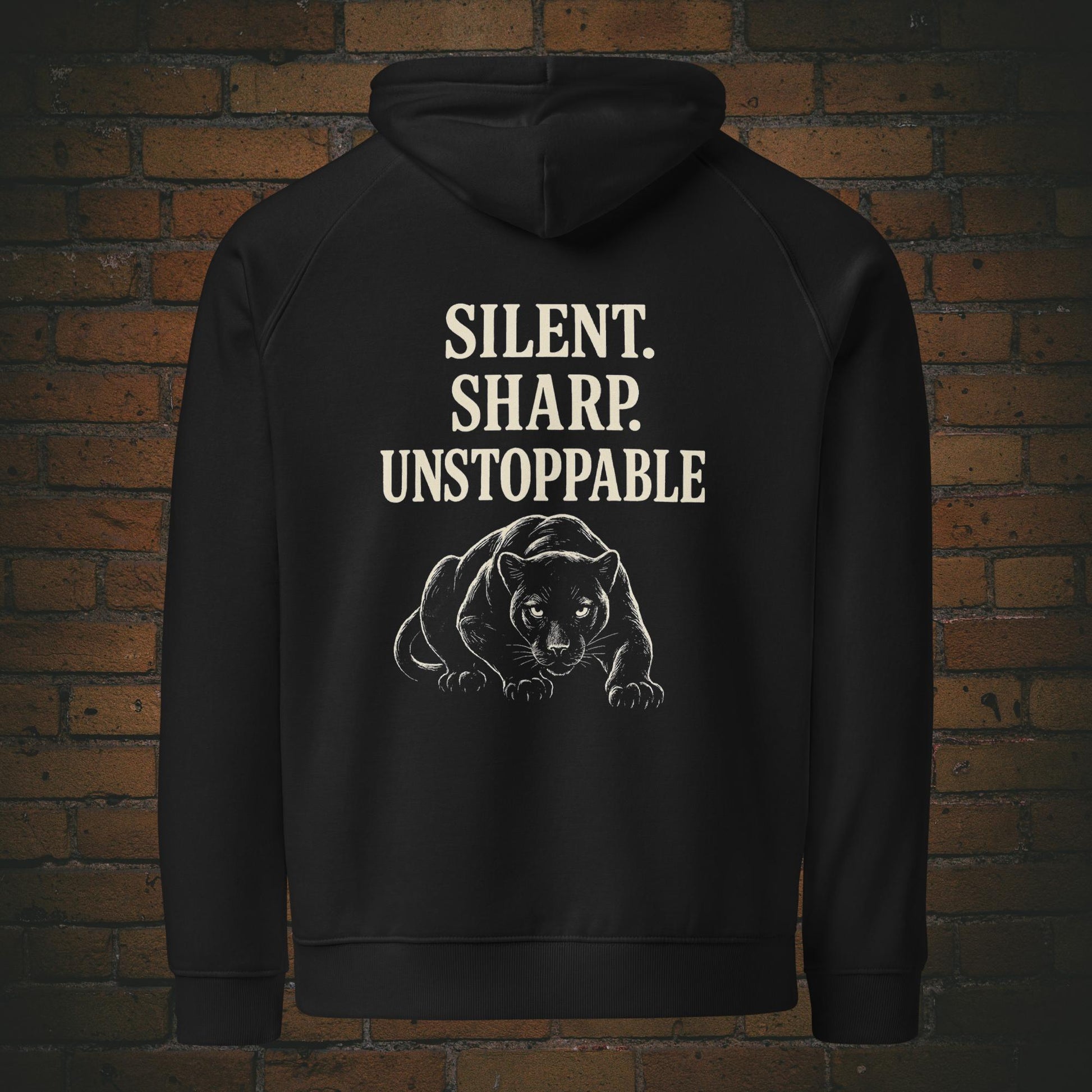 Silent Sharp Unstoppable Hoodie – Schwarzer Panther Bio Unisex - Druck auf dem Rücken - Kapuzenpullover für Frau und Mann in der Farbe: schwarz