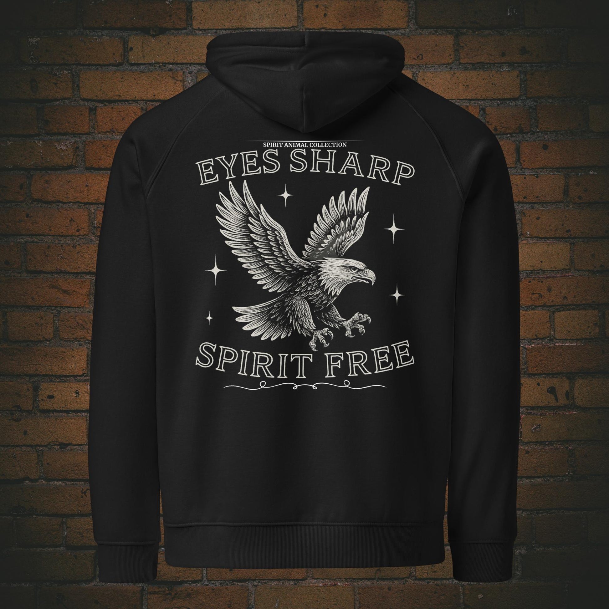 Weißer Adler mit Spruch Eyes Sharp Spirit Free auf schwarzen Bio Hoodie Unisex Schwarz Krafttier - Druck auf dem Rücken