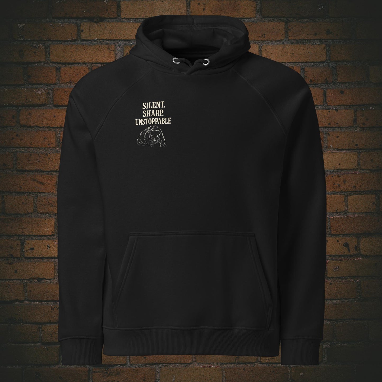 Silent Sharp Unstoppable Hoodie – Schwarzer Panther Bio Unisex - Druck auf der Brust - Kapuzenpullover für Frau und Mann in der Farbe: schwarz
