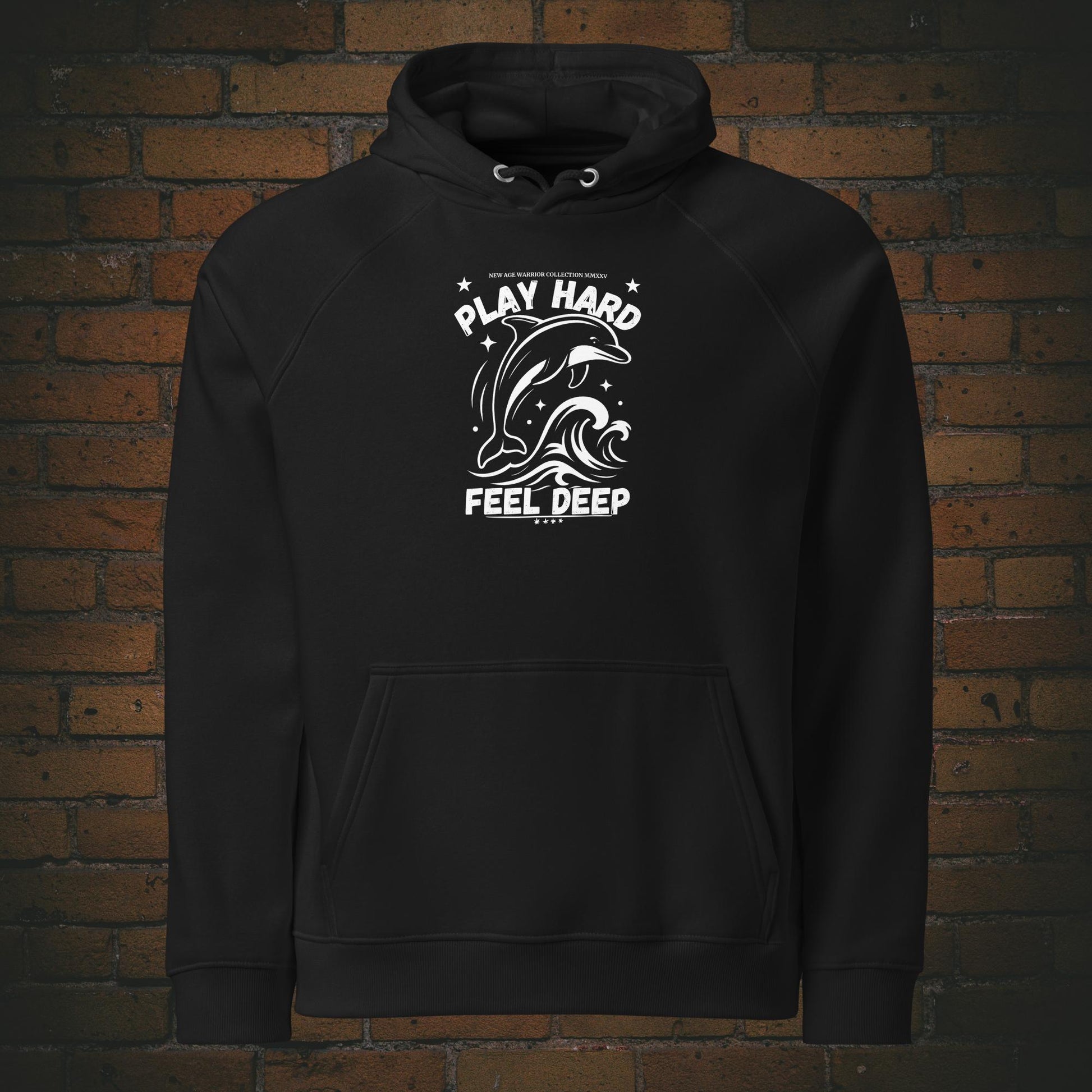 Play Hard Feel Deep weiss – Delfin Krafttier Bio Hoodie Unisex -  Druck auf der Brust - Kapuzenpullover in der Farbe: schwarz