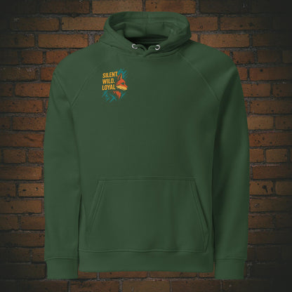 Silent Wild Loyal Hoodie – Wolf Design Bio Baumwolle Unisex in der Farbe grün - Druck auf der Brust