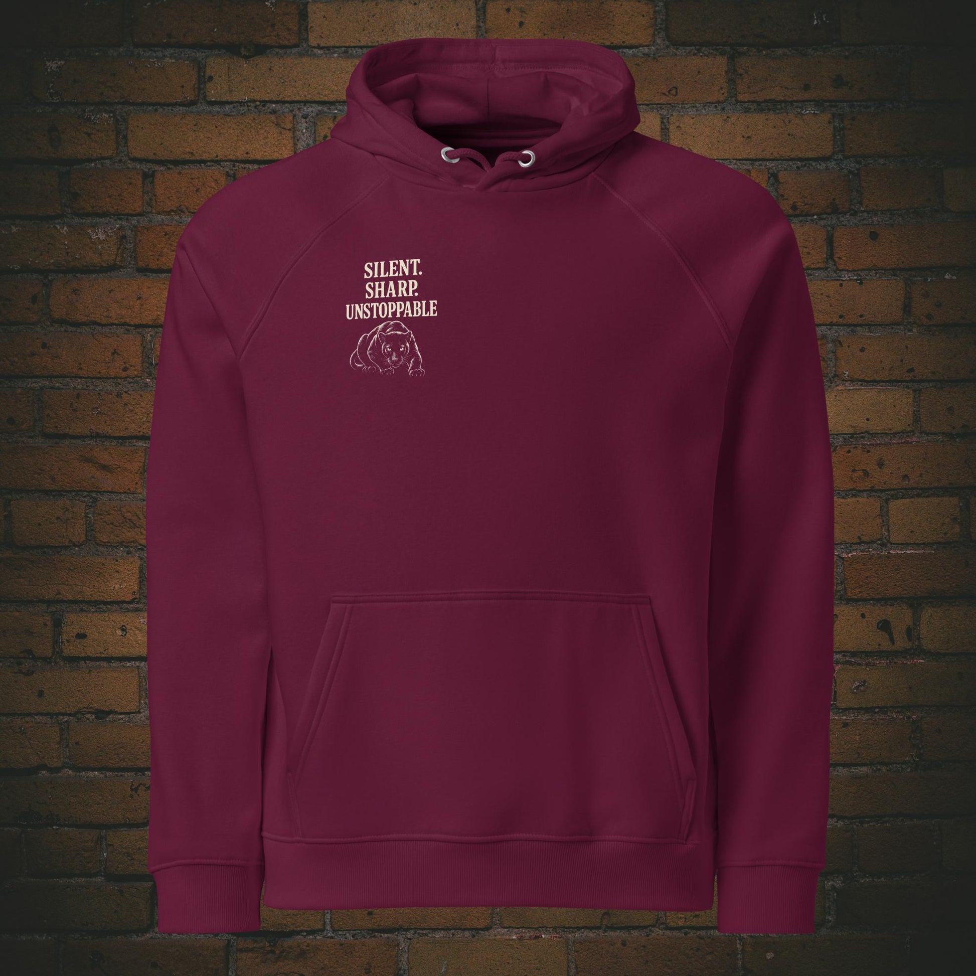 Silent Sharp Unstoppable Hoodie – Schwarzer Panther Bio Unisex - Druck auf dem Brust - Kapuzenpullover für Frau und Mann in der Farbe: weinrot