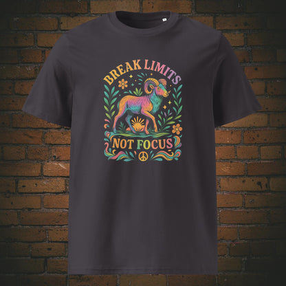 T-Shirt aus der Hippie Kollektion - Steinbock in Bunt und Spruch - gedruckt auf anthraziter Bio-Baumwolle