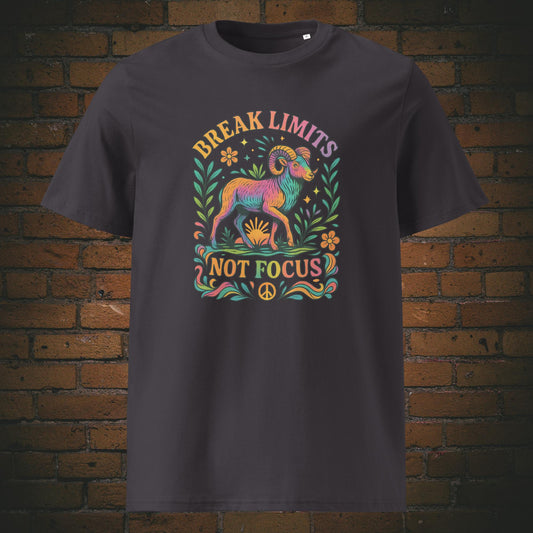 T-Shirt aus der Hippie Kollektion - Steinbock in Bunt und Spruch - gedruckt auf anthraziter Bio-Baumwolle