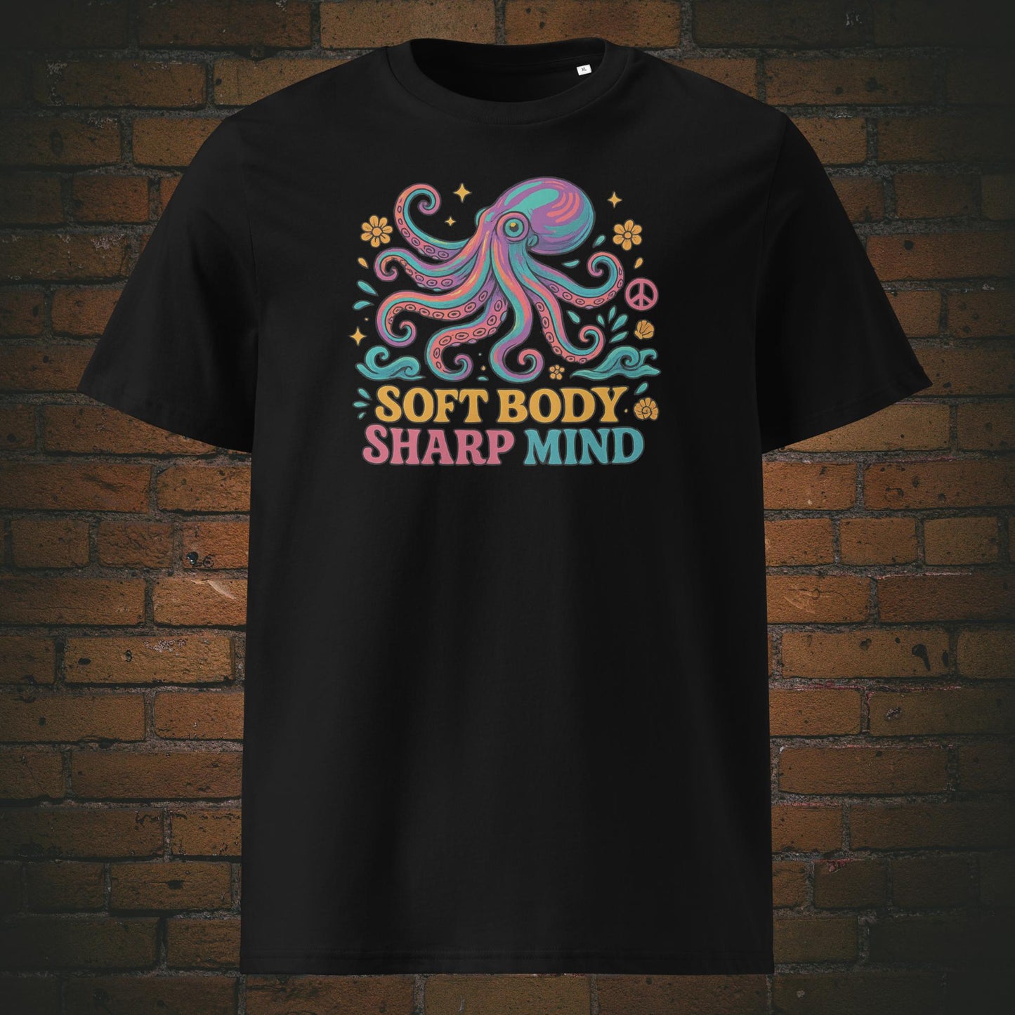 Buntes Octopus - Hippie Stil - Blumen und Schriftzug - Gedruckt auf T-Shirt in der Farbe: schwarz