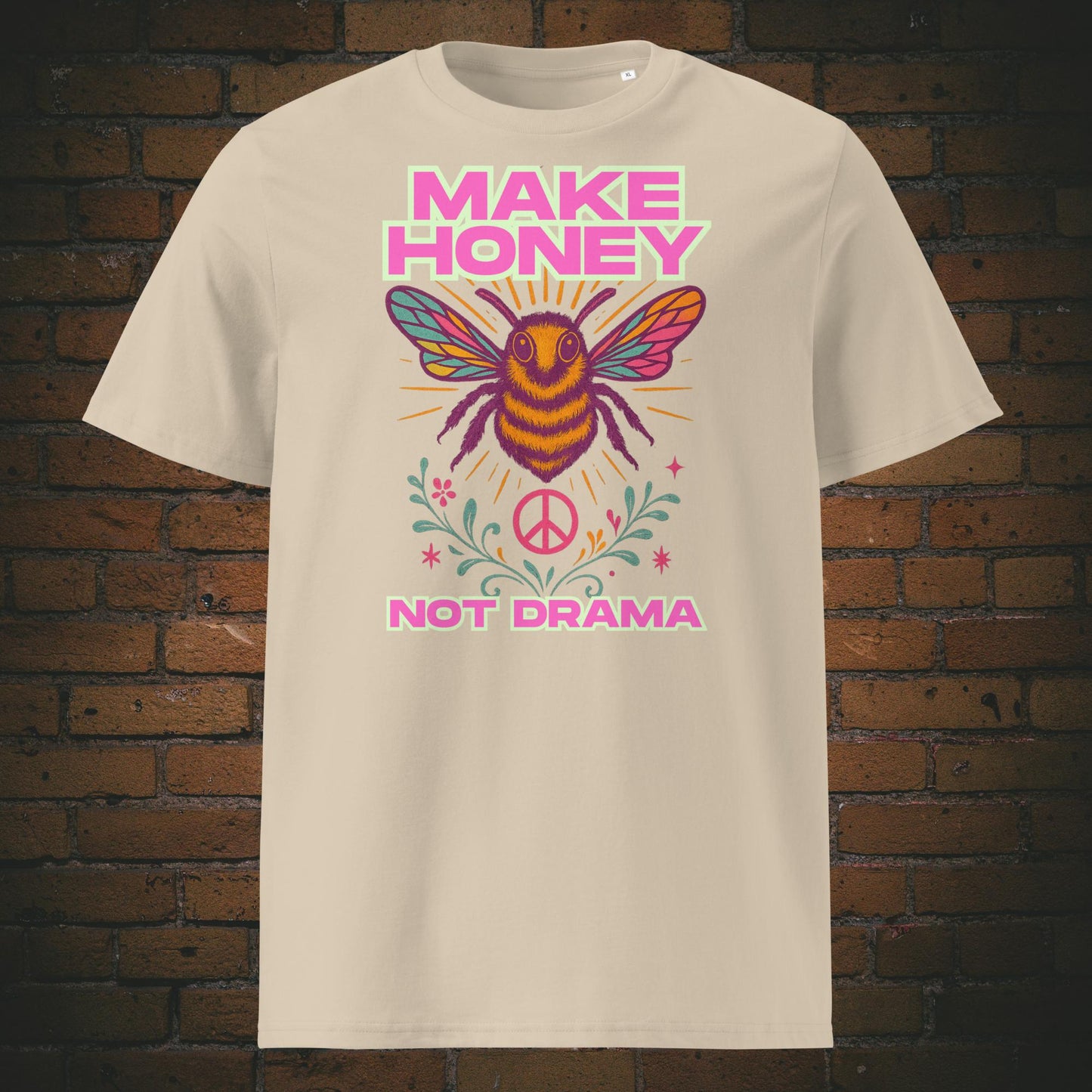 Shirt bedruckt mit Biene und rosa Schrift - Farbe vom T-Shirt: Sandfarben