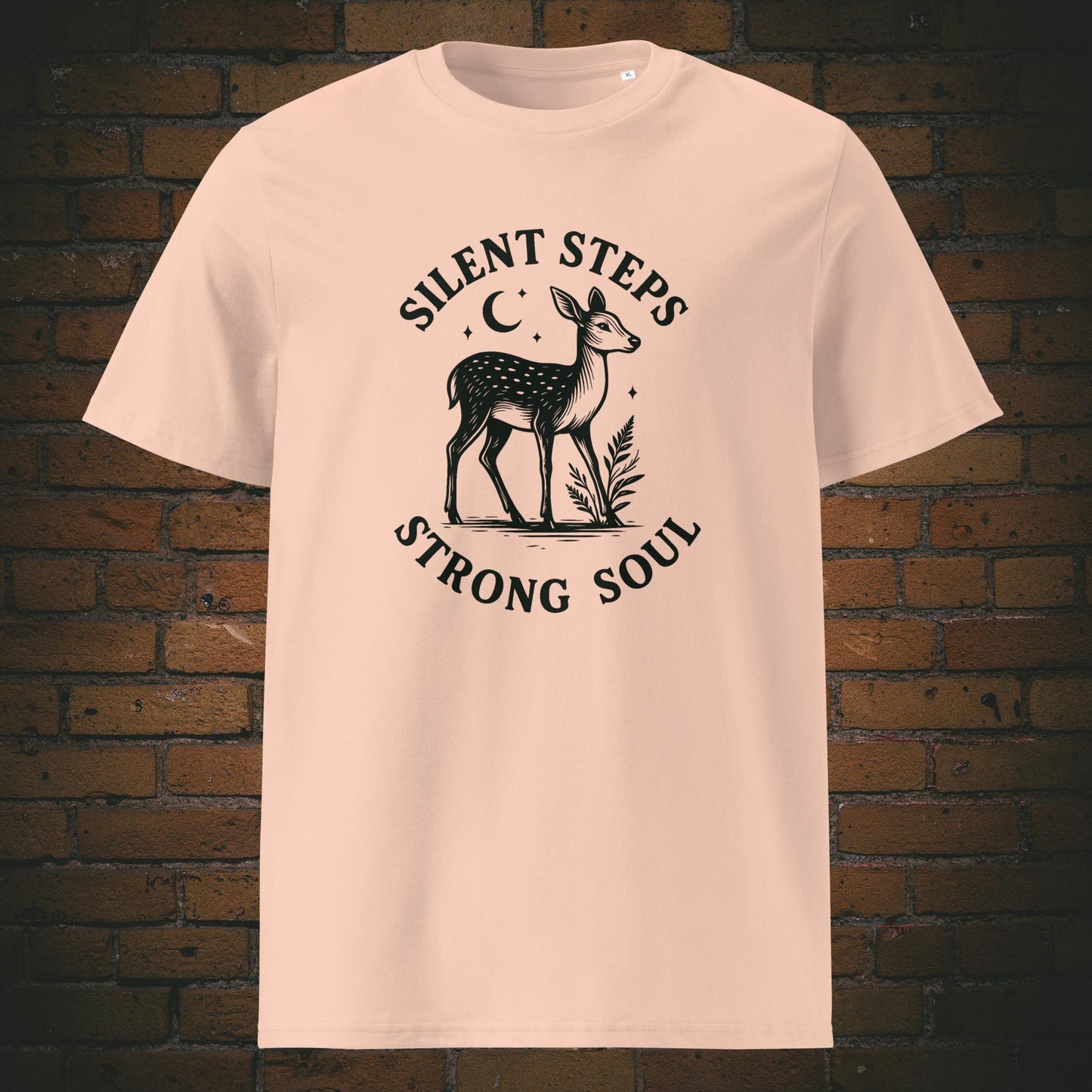 Silent Steps Strong Soul Bio-T-Shirt – nachhaltiges Statement-Shirt mit Reh-Motiv - Pfirsichfarben