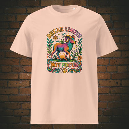 T-Shirt aus der Hippie Kollektion - Steinbock in Bunt und Spruch - gedruckt auf Pfirsichfarbener Bio-Baumwolle