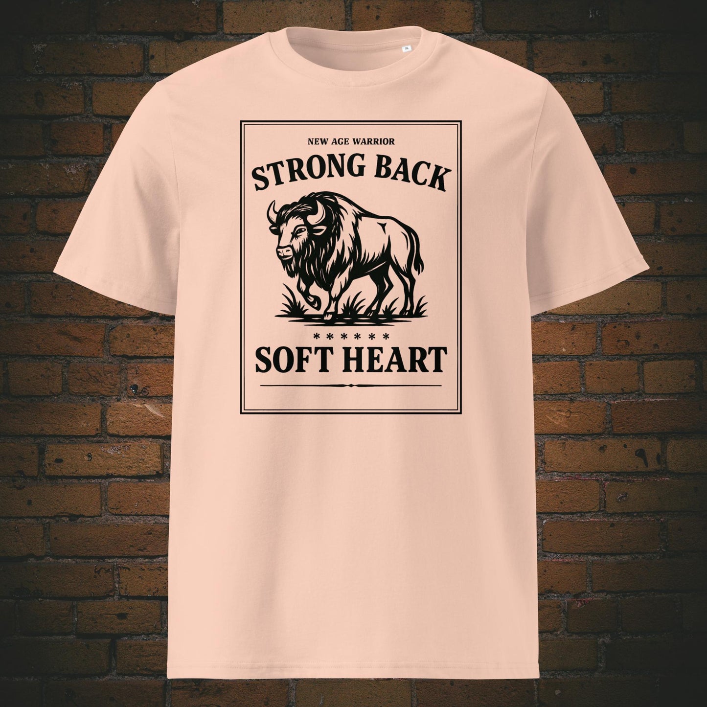Minimalistischer Büffel in schwarz mit Spruch - Gedruckt auf T-Shirt in der Farbe: Pfirsichfarben
