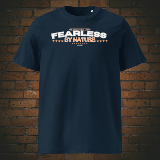 Fearless by Nature – Mutiges Statement Bio-T-Shirt mit Spruch in weiß, grau und orange - Shirtfarbe: dunkelblau