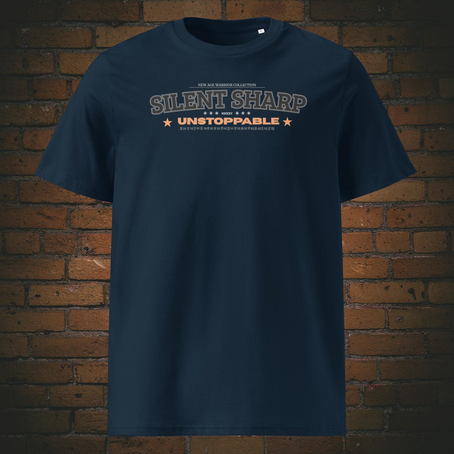 Silent Sharp Unstoppable – Power Statement Bio-T-Shirt aus Bio-Baumwolle in der Farbe dunkeblau
