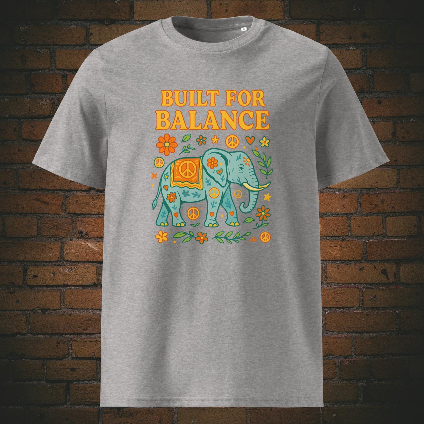 Hippie Shirt mit Elefanten und bunten Elementen und Spruch - T-Shirt hat die Farbe: hellgrau