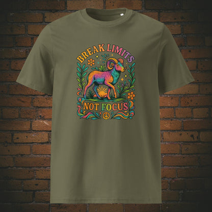 T-Shirt aus der Hippie Kollektion - Steinbock in Bunt und Spruch - gedruckt auf khakifarbener Bio-Baumwolle