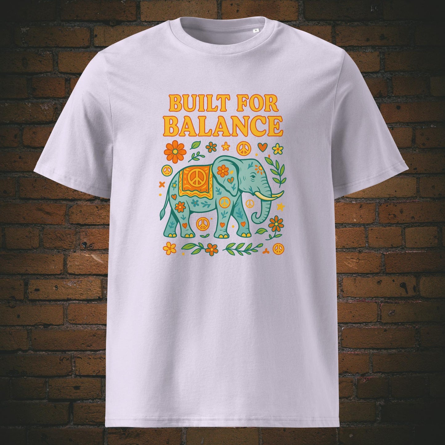 Hippie Shirt mit Elefanten und bunten Elementen und Spruch - T-Shirt hat die Farbe: lavendel