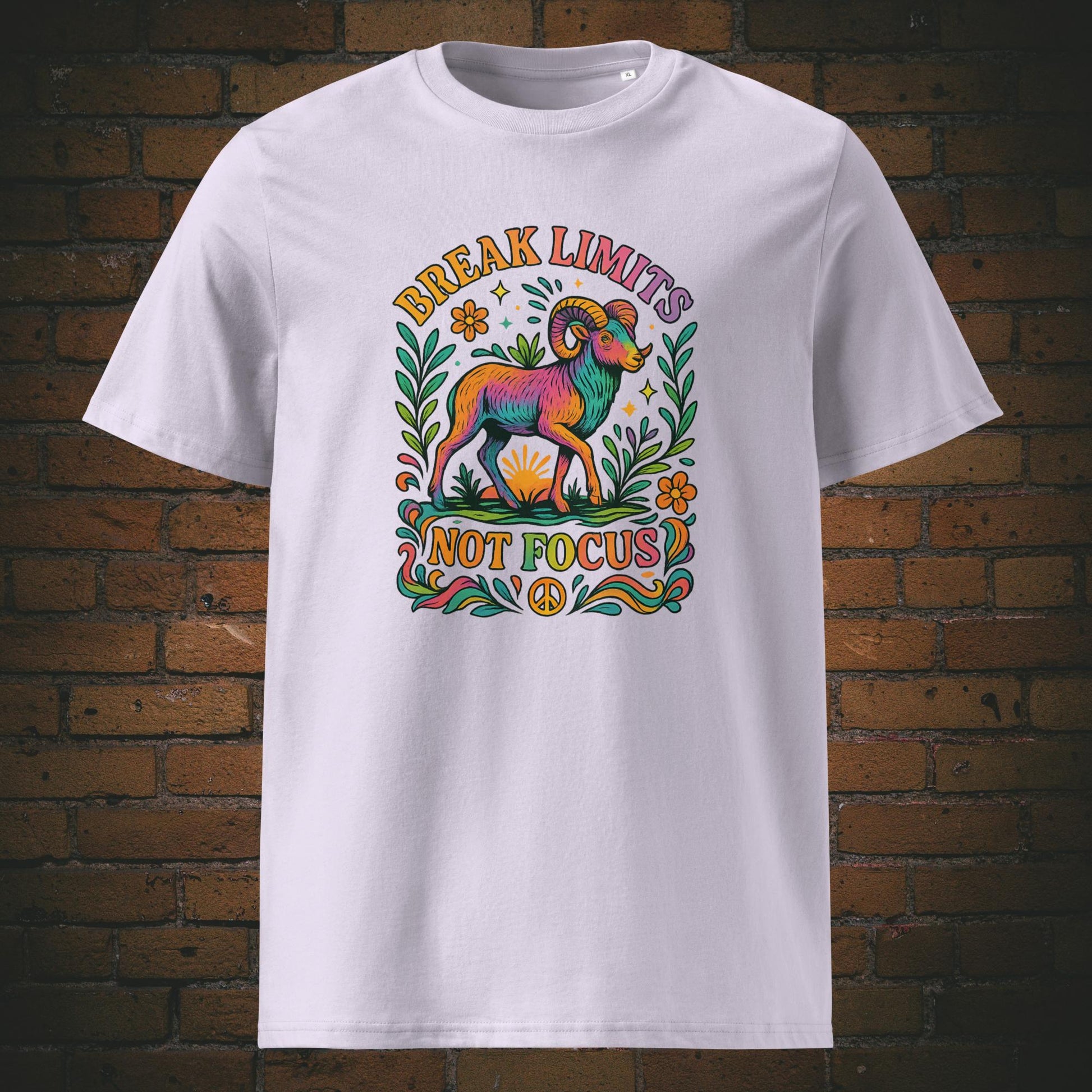 T-Shirt aus der Hippie Kollektion - Steinbock in Bunt und Spruch - gedruckt auf lavendelfarbener Bio-Baumwolle