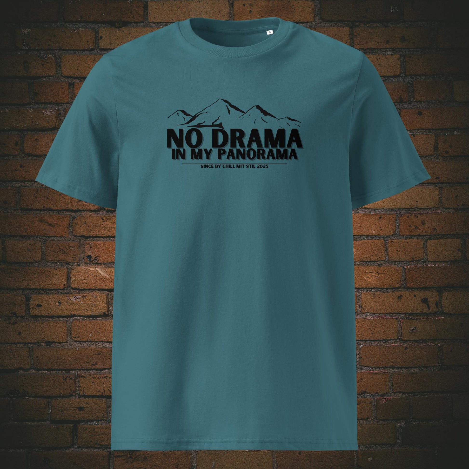 No Drama Shirt, Panorama T-Shirt, Bio Shirt mit Bergmotiv, Fair Fashion Natur, Achtsamkeit Kleidung, Statement Shirt Berge, Nachhaltige Streetwear, Unisex Shirt mit Spruch, Veganes T-Shirt mit Print, Slow Living Mode, GOTS zertifiziertes Shirt, Outdoor Shirt fair produziert, Shirt für Freigeister, Bio Baumwollshirt Natur, T-Shirt mit Humor